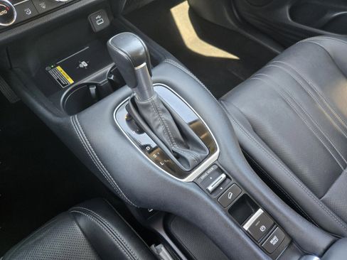 Used 2023 Honda HR-V EX-L image 11