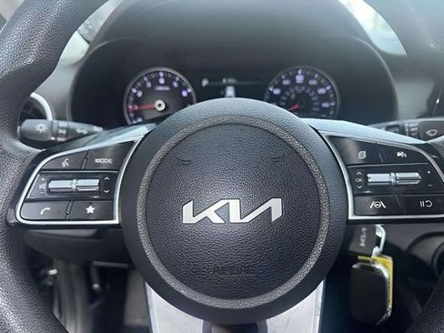 Used 2022 Kia Forte LXS image 11