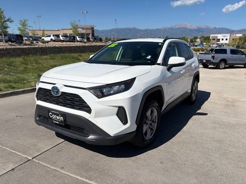Used 2022 Toyota RAV4 LE AWD/4WD image 3