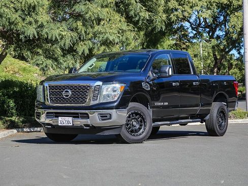 Used 2017 Nissan Titan SV image 1