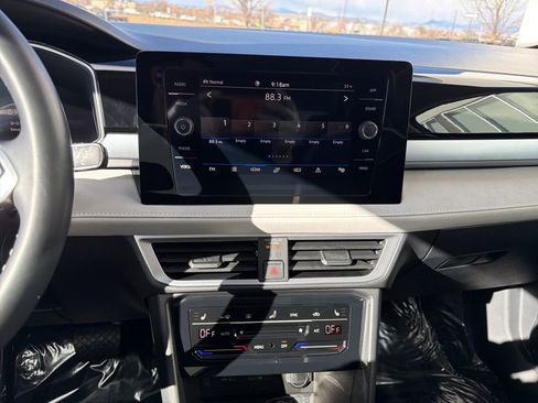 Certified 2025 Volkswagen Taos SE image 20