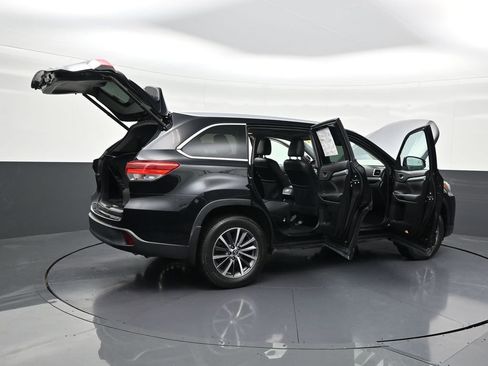 Used 2019 Toyota Highlander XLE image 32