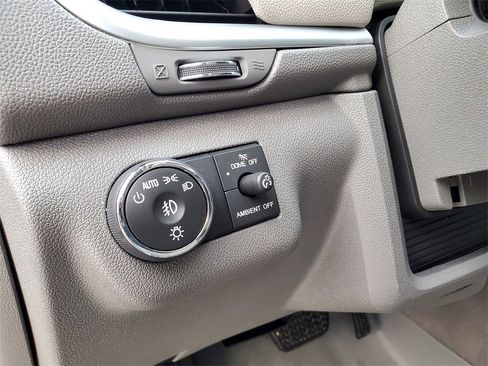 Used 2015 Chevrolet Traverse LT w/ Style and Technology Package image 11