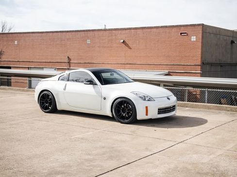 Used 2006 Nissan 350Z Coupe w/ (N93) Cargo Convenience Pkg image 19