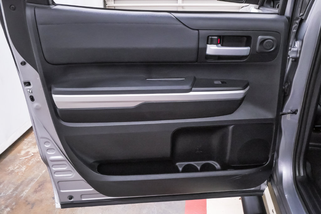 Used 2017 Toyota Tundra SR5 w/ SR5 Upgrade Package RWD image 24
