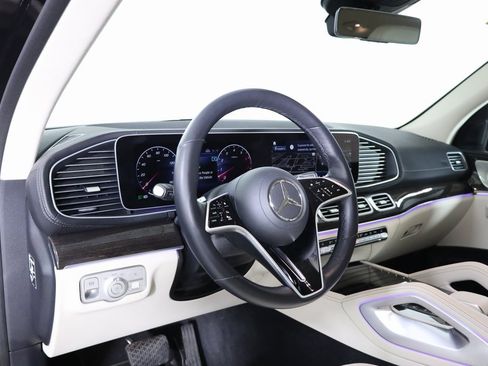 Used 2025 Mercedes-Benz GLS 450 4MATIC image 29