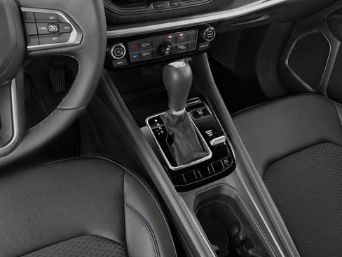 Used 2025 Jeep Compass Latitude w/ Altitude Special Edition AWD/4WD image 3