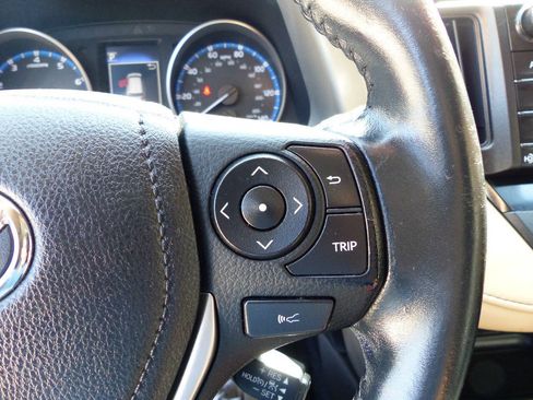 Used 2018 Toyota RAV4 XLE AWD/4WD image 26