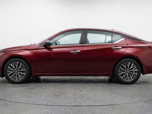 Used 2025 Nissan Altima 2.5 SV image 5