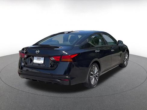 Used 2025 Nissan Altima 2.5 SV FWD image 14