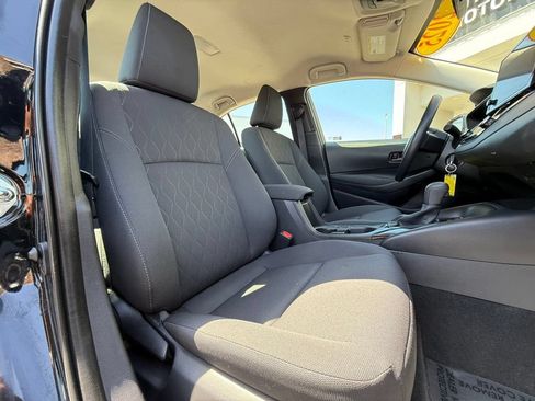 Used 2025 Toyota Corolla LE FWD image 17