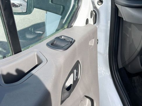 Used 2023 Ford Transit 250 Low Roof AWD image 18