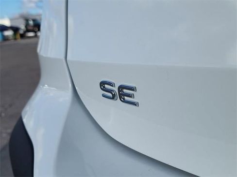 New 2026 Volkswagen Taos SE image 5