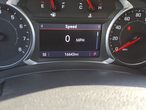 Used 2022 GMC Terrain SLT image 32