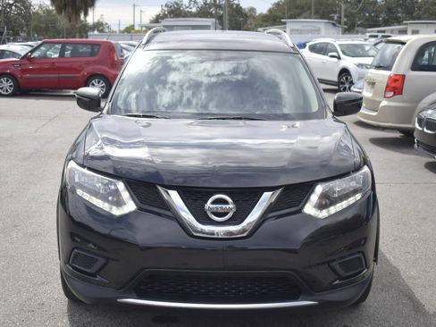 Used 2016 Nissan Rogue SV image 2