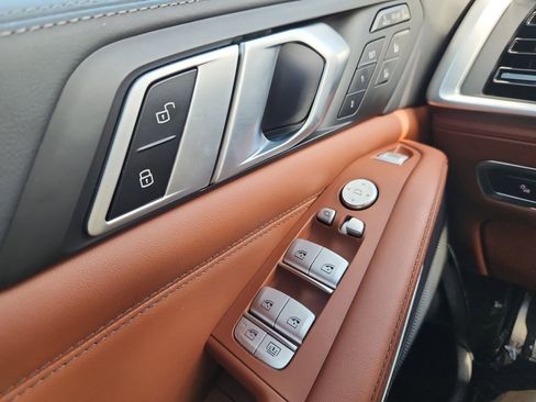 Certified 2025 BMW X7 M60i image 34