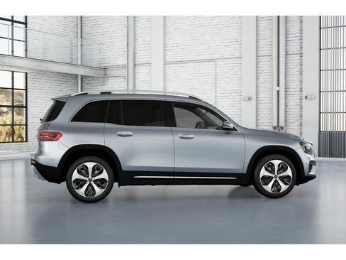 New 2026 Mercedes-Benz GLB 250 4MATIC image 17