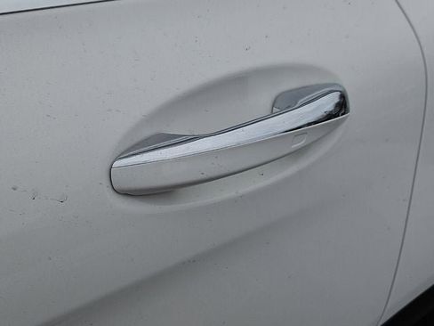 Used 2021 Mercedes-Benz GLC 300 4MATIC w/ Premium Package image 19