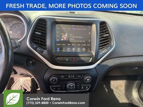 Used 2018 Jeep Cherokee Trailhawk w/ Quick Order Package 27L AWD/4WD image 17