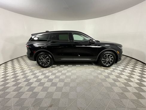 Used 2025 Lincoln Nautilus Premier AWD/4WD image 5