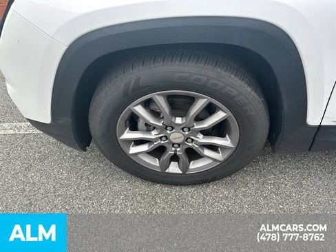 Used 2024 GMC Terrain SLT FWD image 11