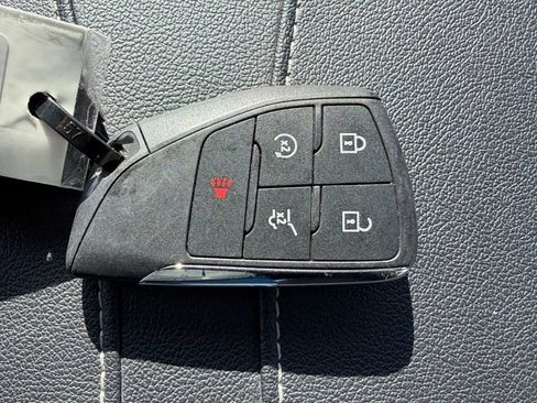 Used 2025 Chevrolet Traverse LT FWD image 19