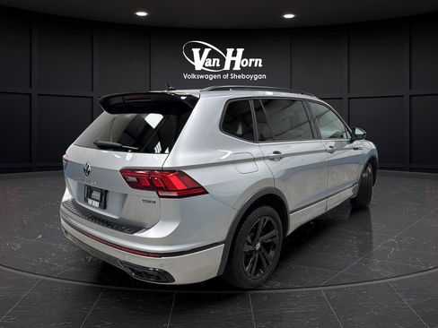 Used 2024 Volkswagen Tiguan SE R-Line AWD/4WD image 7