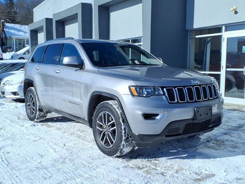 Used 2019 Jeep Grand Cherokee Laredo w/ Laredo X Package image 1
