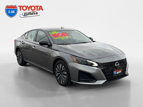 Used 2024 Nissan Altima 2.5 SV image 7