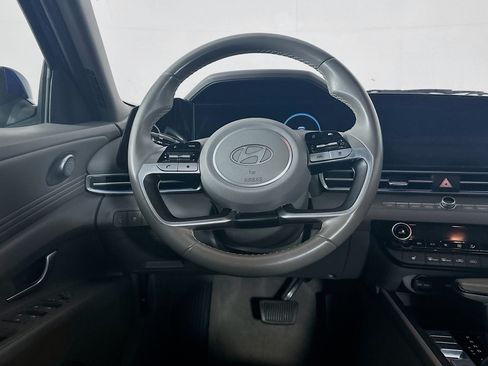 Used 2025 Hyundai Elantra SEL FWD image 18