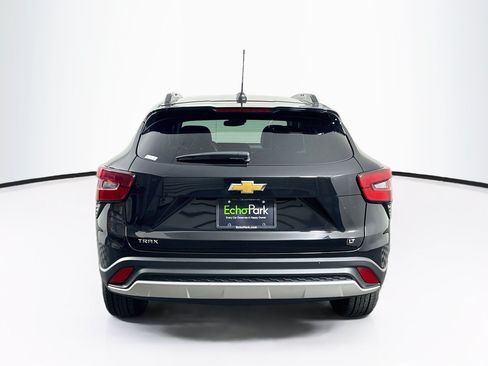 Used 2025 Chevrolet Trax LT FWD image 7