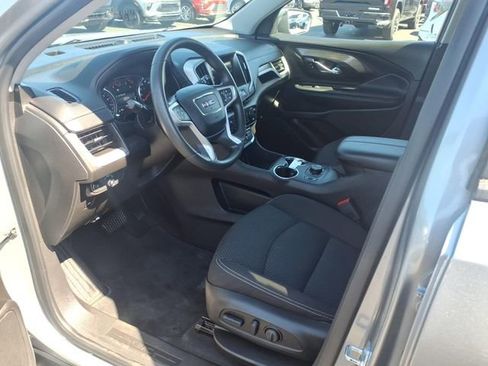 Used 2024 GMC Terrain SLE w/ Driver Convenience Package FWD image 12