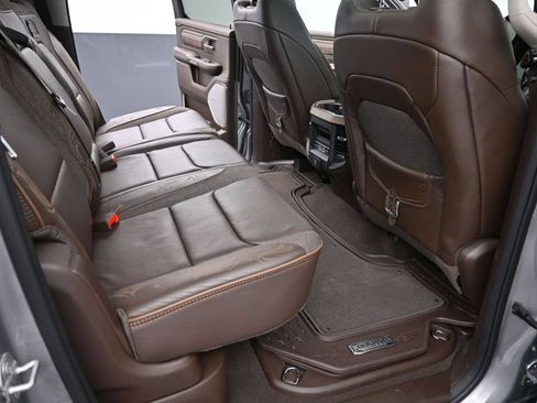 Used 2025 RAM 1500 Limited AWD/4WD image 18