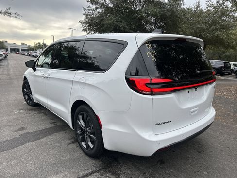 New 2026 Chrysler Pacifica Select image 5