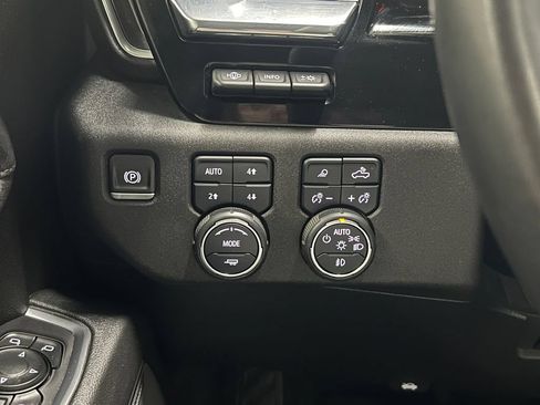 Used 2024 Chevrolet Silverado 3500 High Country w/ High Country Premium Package AWD/4WD image 28