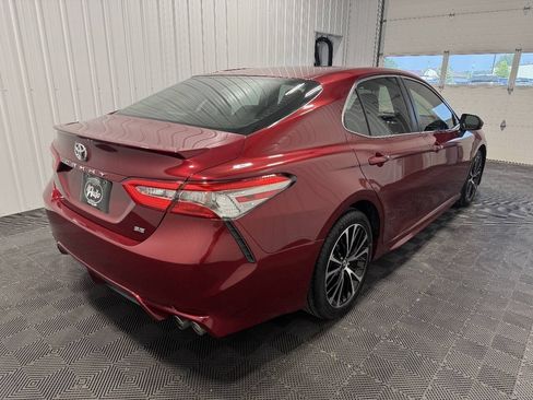 Used 2018 Toyota Camry SE FWD image 3
