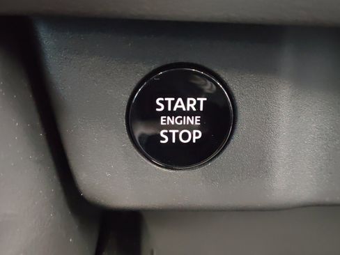 Used 2025 Nissan Rogue SV w/ SV Premium Package FWD image 36