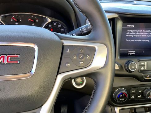Used 2024 GMC Terrain SLT image 23