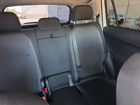 Used 2018 Volkswagen Tiguan S image 18