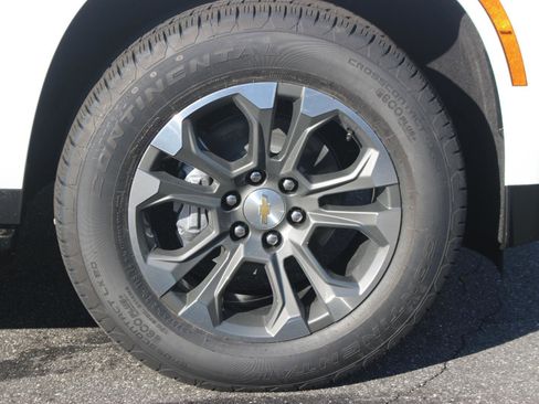 New 2026 Chevrolet Suburban LT w/ Comfort Package image 9