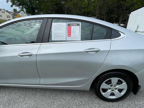 Used 2017 Chevrolet Cruze LS FWD image 4