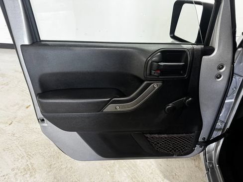Used 2018 Jeep Wrangler Unlimited Sport w/ Max Tow Package AWD/4WD image 14