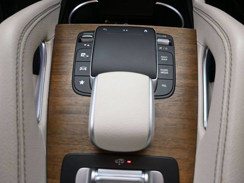 Used 2022 Mercedes-Benz GLS 450 4MATIC image 15