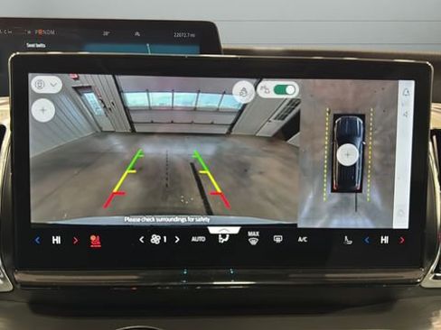 Used 2025 Ford Expedition Platinum image 14