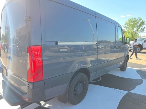 Used 2022 Mercedes-Benz Sprinter 144 Cargo image 12