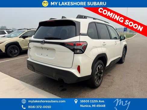 Used 2025 Subaru Forester Premium AWD/4WD image 9