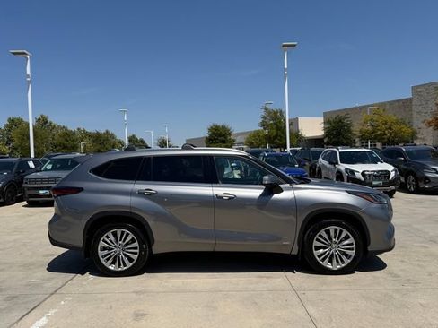 Used 2026 Toyota Highlander Platinum AWD/4WD image 7