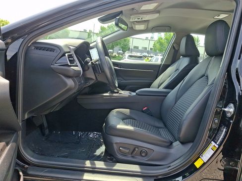 Used 2022 Toyota Camry SE w/ Convenience Package FWD image 13