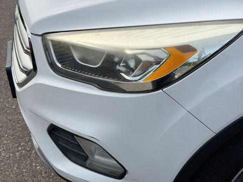 Used 2017 Ford Escape SE w/ Equipment Group 201A FWD image 12