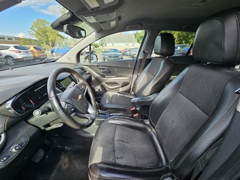 Used 2020 Chevrolet Trax LT w/ LT Convenience Package AWD/4WD image 19
